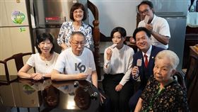 四叉貓貼出一張照片並寫道，一張照片、兩個貪汙、三台冰箱、四支冰棒。（圖／翻攝自四叉貓臉書）