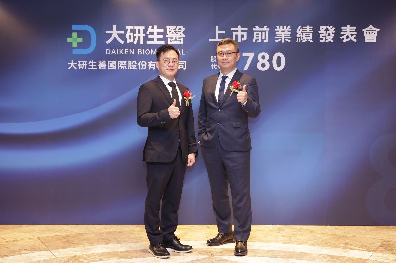 大研生醫董事長張家銘(右)日前在睡夢中驟逝,享年47歲,震驚各界。張家銘及總經理林東慶。(圖/大研生醫提供)