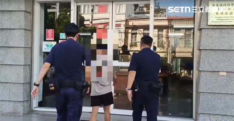 屏東縣東港鎮一家手機行日前發現公然猥褻案，店家報案後，嫌犯遭逮。（圖／翻攝畫面）