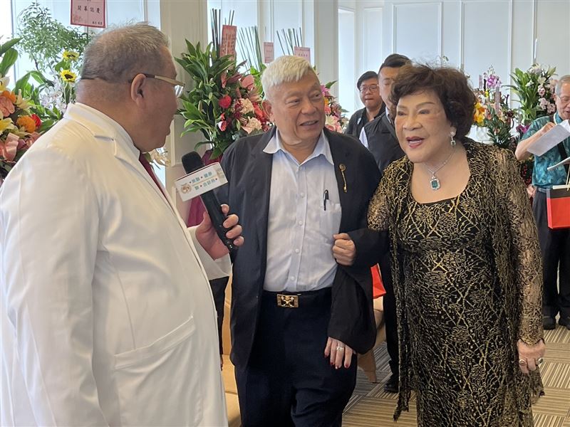 88歲的「阿姑」周遊說這個年紀，她已經調整生活作息，也更加自律，對於時下正夯的醫美更是親身嘗試。（圖／美聯健康聯合診所提供）