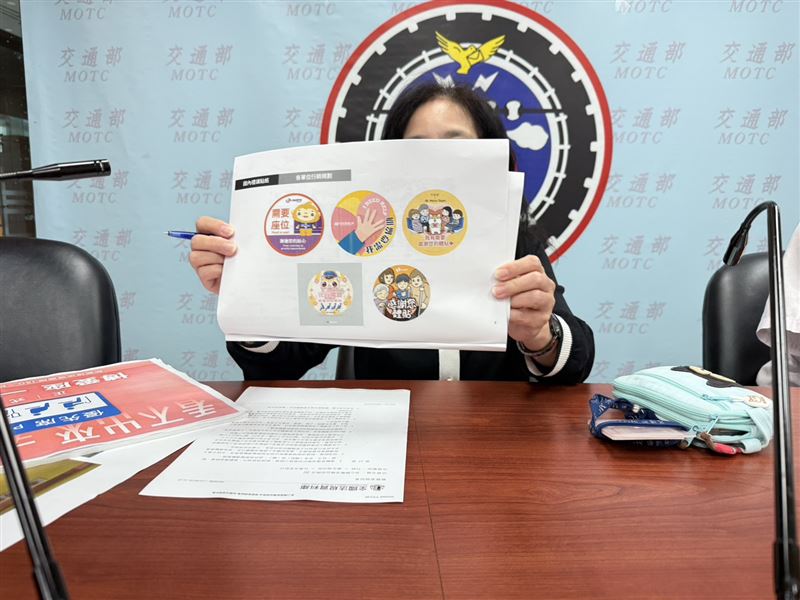 各運輸業者也設計「我有需要」貼紙,供有需求的民眾索取或自行列印張貼。(圖/記者李育道攝影)