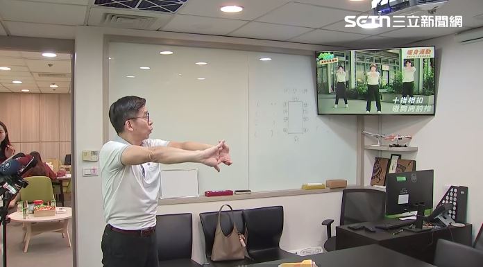 鍾佳濱響應立院健康操。（圖／翻攝畫面）
