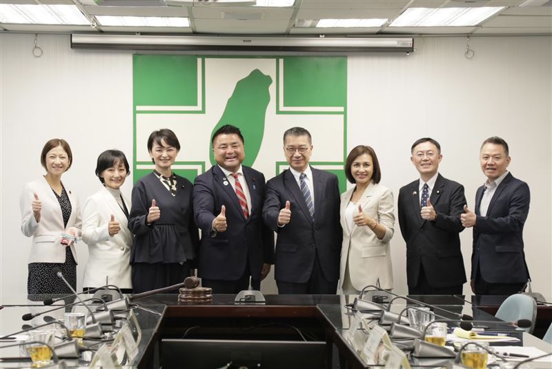 民進黨秘書長徐國勇接待日本立憲民主黨眾議員訪團。（圖／民進黨提供）