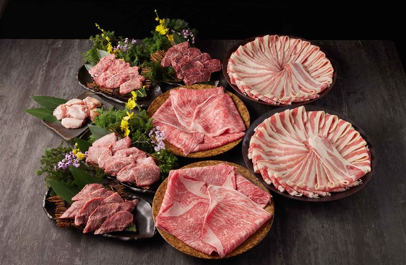 肉量超過2公斤的「和牛派對箱」。(圖/品牌業者提供)