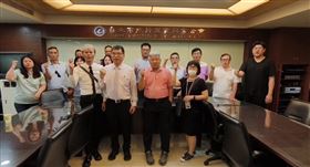 北市旅行公會爆改選黑箱　20人衝現場怒吼（圖／翻攝畫面）