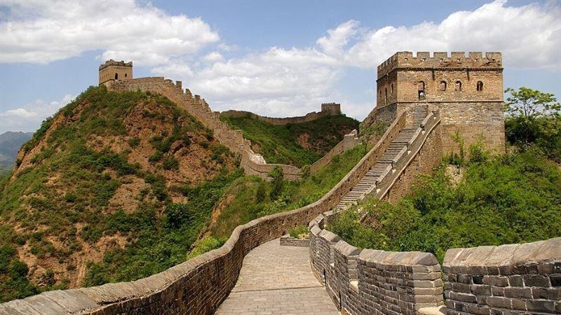 萬里長城不僅是世界矚目的文化遺產，更是古代軍事防禦的象徵。（圖／翻攝自維基百科）