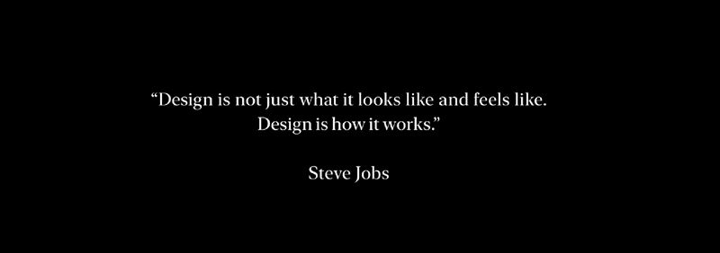 致敬賈伯斯！發表會影片第一幕即致敬蘋果創辦人Steve Jobs，投影出經典名言「Design is how it works.」（圖／翻攝自AppleYT頻道）