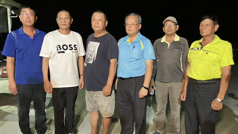 興達發電廠9日晚間發生火警，永安區6里里長皆到場關心並發表聯合聲明，要求台電公開說明並停機徹查。（圖／中央社）