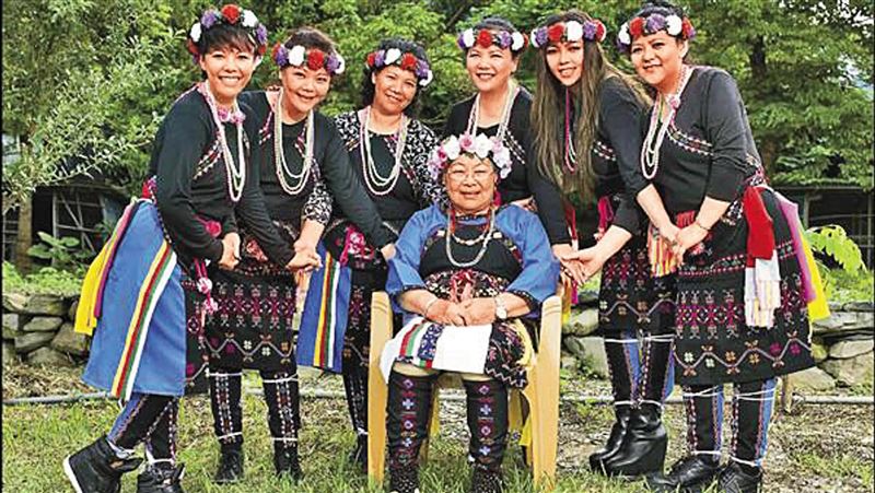 曾神隱近一年　張惠妹陪媽媽對抗癌症病魔