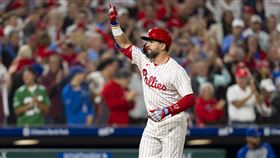 舒瓦伯（Kyle Schwarber）敲出本季第50轟，成為費城人隊史第2人。（圖／美聯社／達志影像）