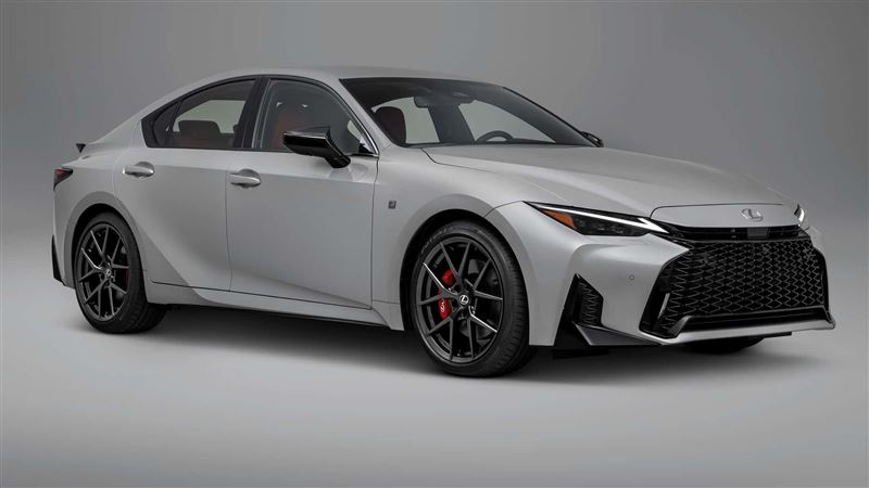 Lexus IS導入了齒條平行電動輔助轉向系統。（翻攝LEXUS網站）