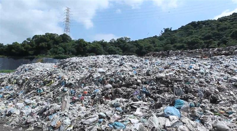 大里34萬噸垃圾山 議員批:盧秀燕惹的禍