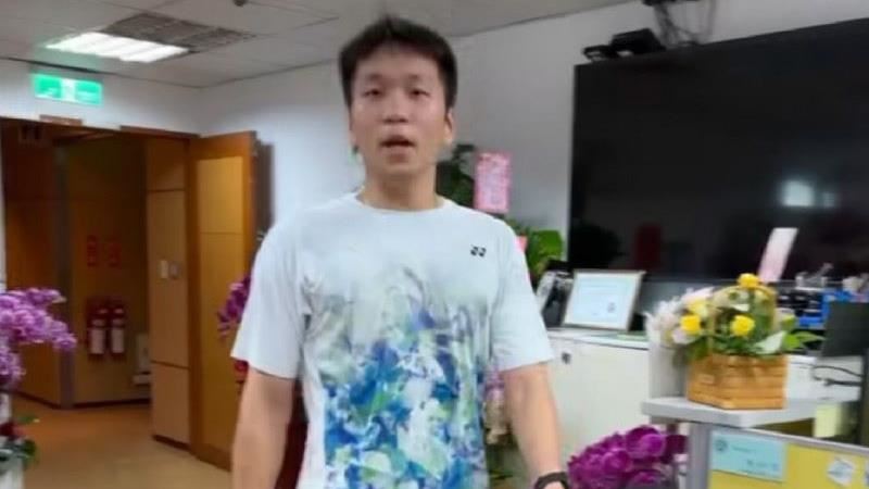李洋上任第一天簽公文　超大咖天團突現身