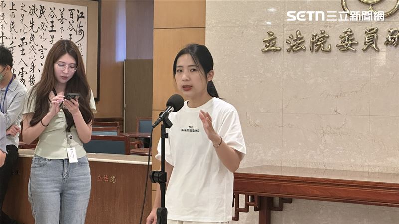 針對財劃法爭議，徐巧芯表示，可以透過修法、微調或承諾等方式進行補強。（圖／記者詹宜庭攝影）