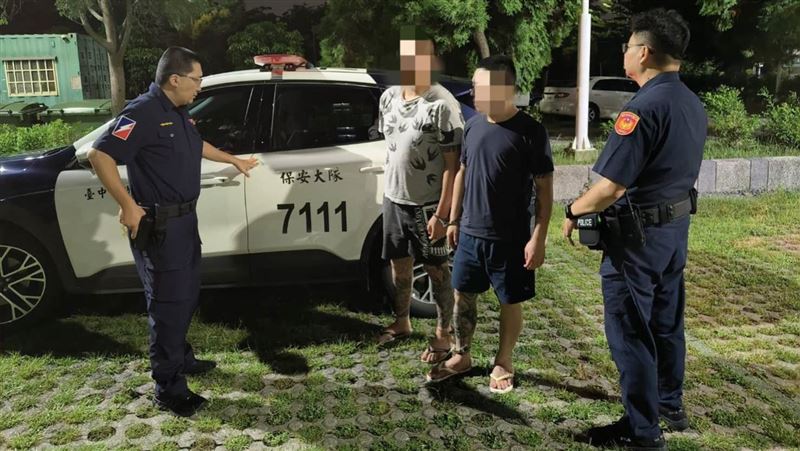 台中2男受檢「踩油門想逃」警秒拔槍壓制