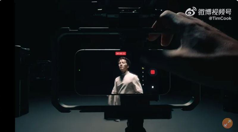 王嘉爾帥氣跳舞。（圖／翻攝自微博）
