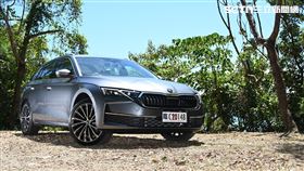 Skoda Octavia Combi 2.0 TSI 4×4旅行車。（記者鍾釗榛攝影）