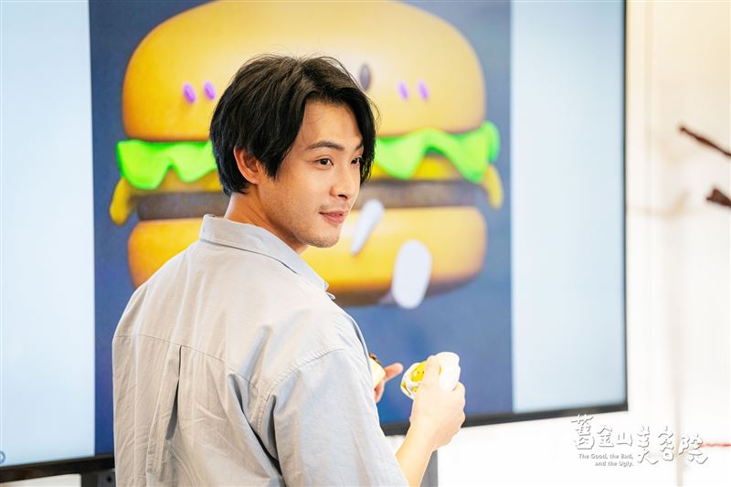 連晨翔劇中原本在連鎖早餐集團上班，卻因表現太好遭人陷害。(圖／TVBS提供）