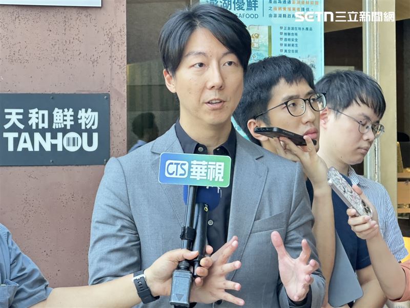 民進黨發言人吳崢轉述2026選對會內容。（圖／記者劉秀敏攝影）