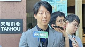 民進黨發言人吳崢轉述2026選對會內容。（圖／記者劉秀敏攝影）