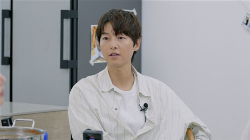 宋仲基被讚童顏，像20歲。（圖／翻攝自YT@나래식）