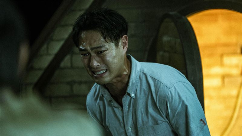 楊祐寧遭孕妻壓制！她中邪發癲詭異姿勢曝