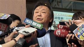 民進黨立委王世堅出席中常會前受訪。（圖／記者劉秀敏攝影）