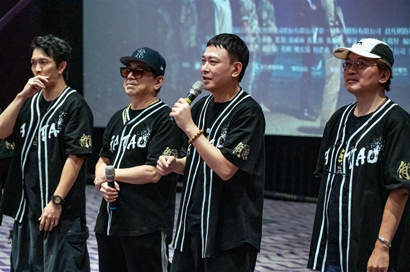《包你發》X《角頭－鬥陣欸》聯名包場活動映後演員與玩家相見歡。 (圖/現場活動拍攝)