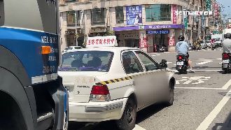 考照變碰碰車！18歲女路考失控轉彎撞車