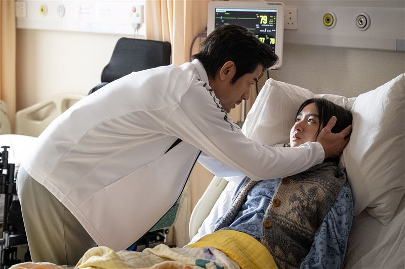 郭富城在《無名指》中，照顧罹患罕病的女兒。（圖／華映提供）