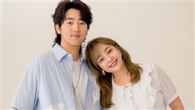 季芹和兒子合照，兒子即將飛去國外讀書。（圖／翻攝自IG @chin_chin416帳號）