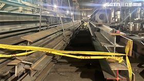 高雄33歲女員工慘遭鋼筋砸破頭，當場失去呼吸心跳，送醫搶命仍不治。（圖／翻攝畫面）