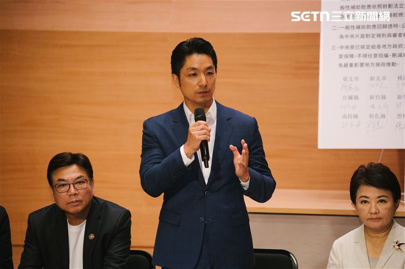 台北市長蔣萬安在地方政府訴求補助款記者會上表示，今天站出來就是要「地方包圍中央」，讓地方不要處處看中央的臉色。（圖／記者楊士誼攝影）