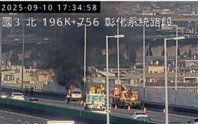 火燒車現場情形。（圖／翻攝自國道即時）