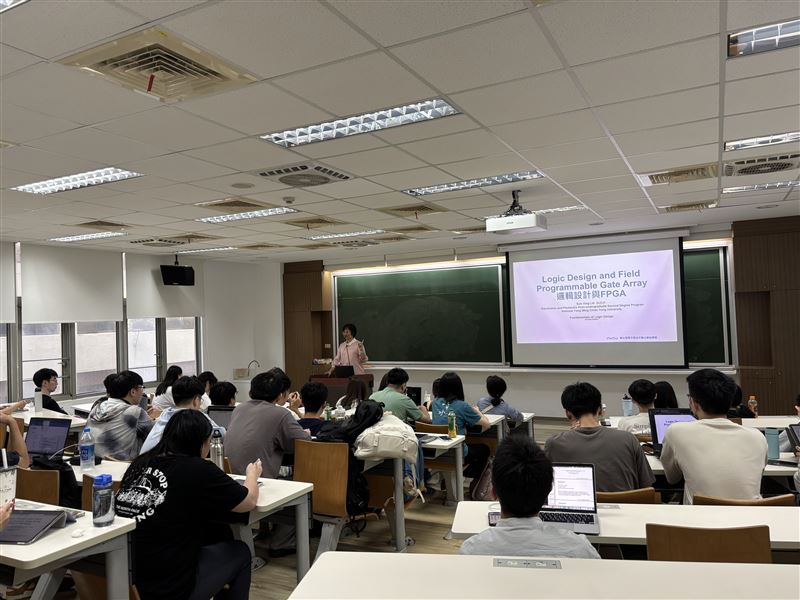 學士後半導體專班上課實景。（圖／陽明交大提供）