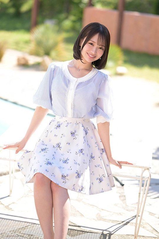 堀北桃愛打進「日本最可愛的學生」決賽，因為喜歡男人、喜歡濃厚的接吻，所以出道成為AV女優。（圖／翻攝自Ｘ）