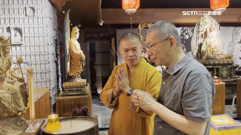 一見到父親牌位，柯文哲就悲從中來