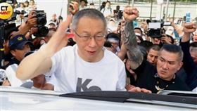 民眾黨前主席柯文哲交保。（圖／黃耀徵攝）