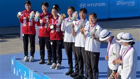 台灣女團邱意晴、許芯慈、李采璇攜手擊敗日韓勁旅，在射箭世錦賽摘下金牌。（圖／射箭協會提供） 