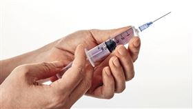 廖婦與同夥謀害丈夫數次無果，竟買來1隻眼鏡蛇採集毒液，想直接注射到林男體內，卻因毒液變質再度失手。（示意圖，東方IC）