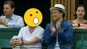  陳奕迅與親哥哥舊照出土，激似雙胞胎引起熱議。（圖／翻攝自微博）