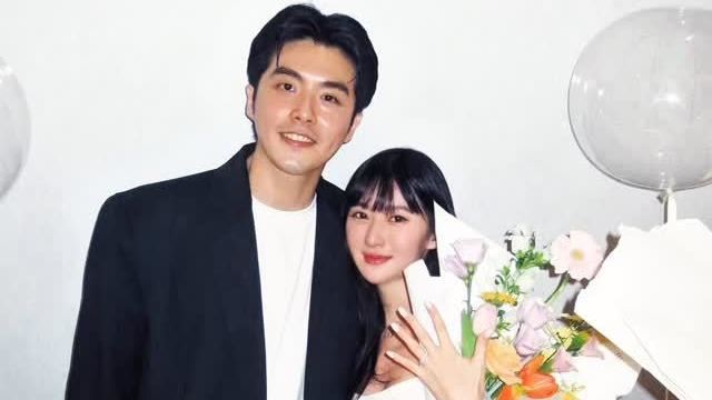 女星簡廷芮妹妹簡廷倪被男友求婚，開心說我願意。（圖／翻攝自IG @tinichien 帳號）