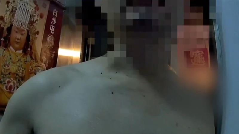 吳男因缺錢向妻子索討不成，情緒失控砸毀傢俱。（圖／翻攝畫面）