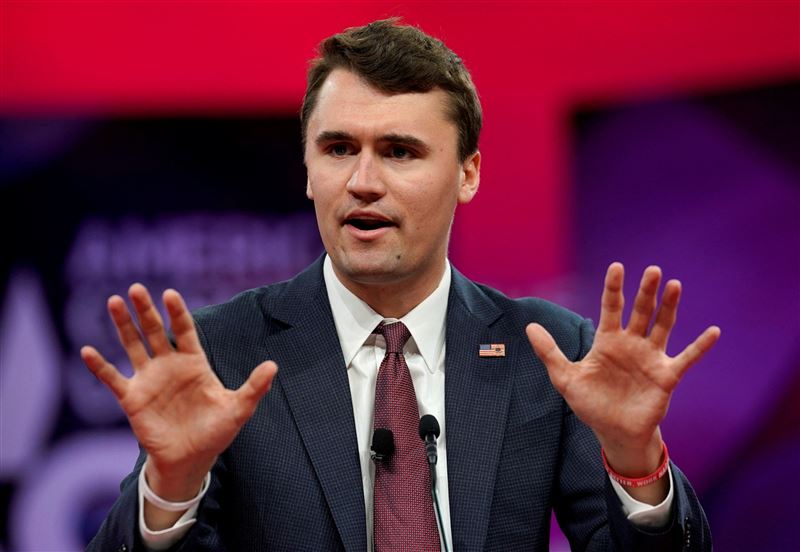 政治評論員柯克（Charlie Kirk）在猶他谷大學一場活動中遭槍擊。（圖／路透社／達志影像）