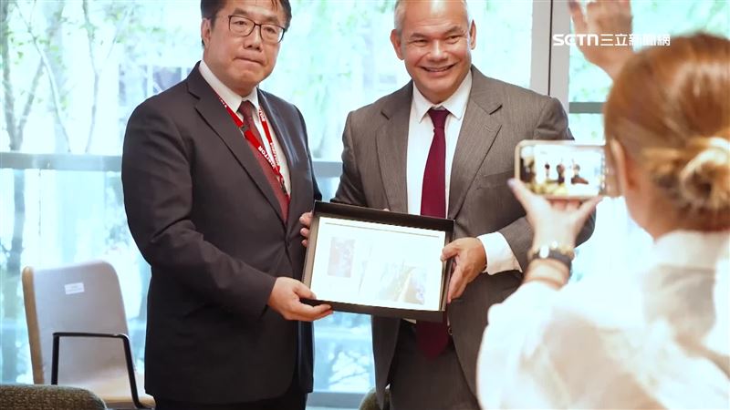 黃偉哲最近首度出訪澳洲昆士蘭州的黃金海岸市