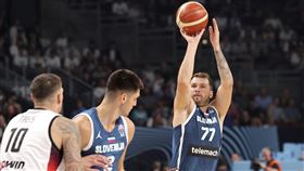 東契奇（Luka Doncic）轟全場最高39分，但斯洛維尼亞無緣歐錦賽4強。（圖／美聯社／達志影像）
