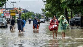 印尼觀光勝地峇里島本週因連日暴雨引發嚴重洪水。（圖／路透社／達志影像）