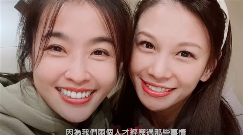 小嫻與艾莉絲(右)有20年交情(圖/翻攝自小嫻黃瑜嫻hsien_0309 YouTube)