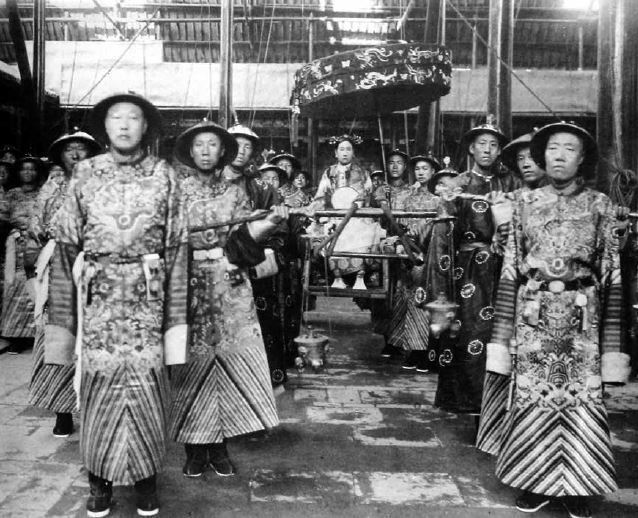 清宮大秘密曝光，慈禧太后愛上英俊如金城武的大帥哥太監安德海（小安子），卻只能強忍悲傷看他被砍頭。 （圖／收錄於麥田出版：《慈禧：開啟現代中國的皇太后》 ）