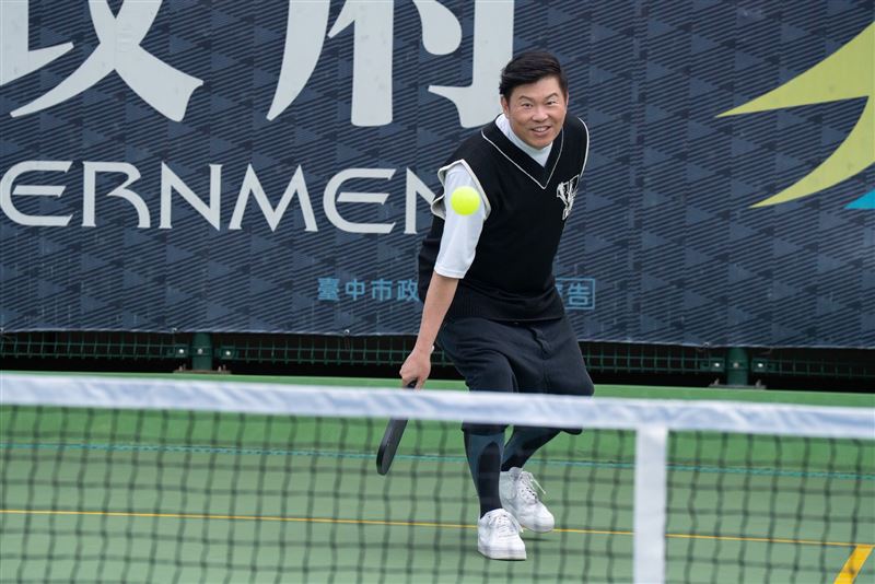 曾國城手上代言不少。（圖／翻攝自臉書）
